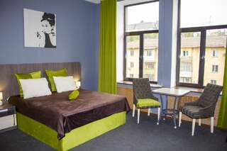 Отель City Rooms Almaty Алматы Улучшенный двухместный номер с 1 кроватью или 2 отдельными кроватями-1