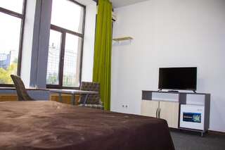Отель City Rooms Almaty Алматы Улучшенный двухместный номер с 1 кроватью или 2 отдельными кроватями-2